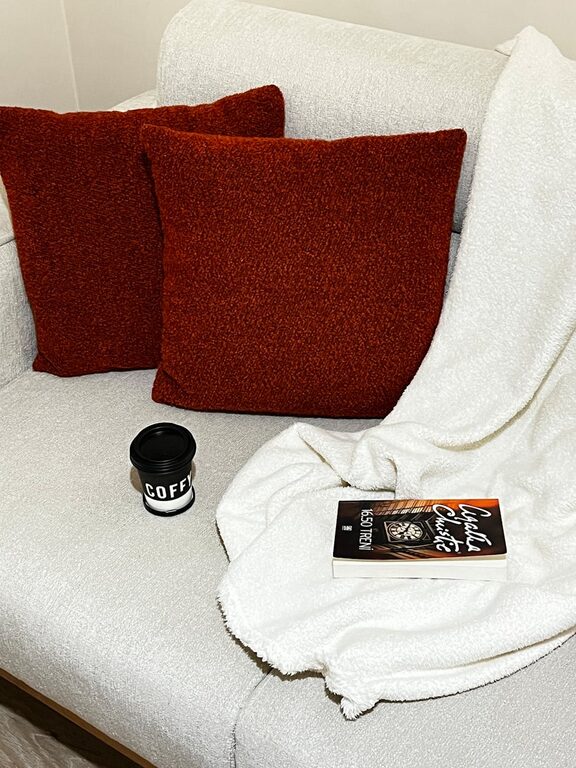 How to Create a Cozy and Inviting Reading Nook in Your Home